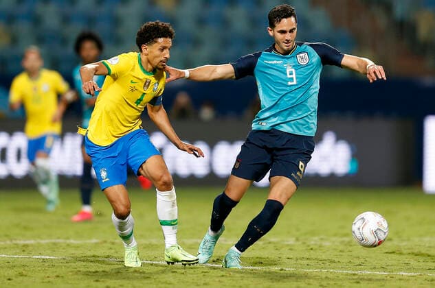 Fußball, Copa America, Brasilien - Ecuador (210628) -- GOIANIA, June 28, 2021 -- Brazil s Marquinhos (L) vies with Ecuador s Leonardo Campana during the 2021 Copa America group B football match between Brazil and Ecuador in Goiania, Brazil, on June 27, 2021. ) (SP)BRAZIL-GOIANIA-FOOTBALL-COPA AMERICA-BRAZIL VS ECUADOR LUCIOxTAVORA 