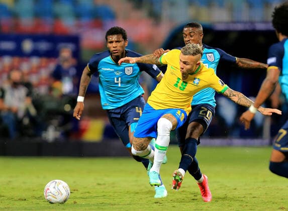 GOIANIA, BRAZIL - JUNE 27: Everton Cebolinha of Brazil competes for the ball with Jhegson Mendez and Robert Arboleda of Ecuador ,during the match between Brazil and Ecuador as part of Conmebol Copa America Brazil 2021 at Estadio Olimpico on June 27, 2021 in Goiania, Brazil. SPO, SOC 
