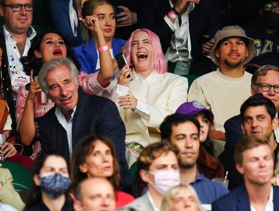 Sport Bilder des Tages Mandatory Credit: Photo by Javier Garcia BPI Shutterstock (12172248cp) Anne-Marie watching the action on Centre Court Wimbledon Tennis Championships, Day 1, The All England Lawn Tennis and Croquet Club, London, UK - 28 Jun 2021 Wimbledon Tennis Championships, Day 1, The All England Lawn Tennis and Croquet Club, London, UK - 28 Jun 2021  Copyright: xJavierxGarcia BPI Shutterstockx 12172248cp