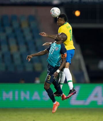 27th June 2021; Ol& xed;mpico Pedro Ludovico Teixeira Stadium, Goiania, Goias, Brazil; Copa America, Brazil versus Ecuador; & xc9;der Milit& xe3;o of Brazil wins the header from Enner Valencia of Ecuador  ActionPlus12300320 LucasxFigueiredo