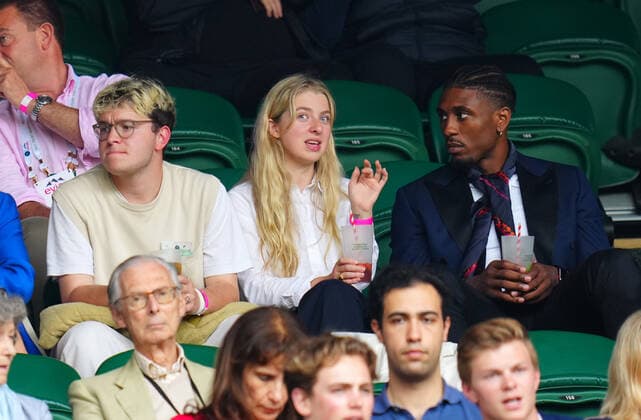Sport Bilder des Tages Mandatory Credit: Photo by Javier Garcia BPI Shutterstock (12172248ts) Anais Gallagher and Ovie Soko in the Centre Court crowd Wimbledon Tennis Championships, Day 1, The All England Lawn Tennis and Croquet Club, London, UK - 28 Jun 2021 Wimbledon Tennis Championships, Day 1, The All England Lawn Tennis and Croquet Club, London, UK - 28 Jun 2021  Copyright: xJavierxGarcia BPI Shutterstockx 12172248ts