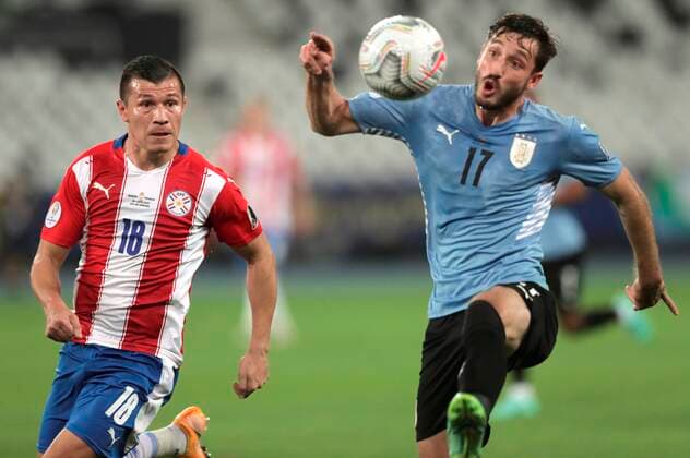 Uruguay s Matias Vina (R) in action against Paraguay s Braian Samudio, during a match for Group A of the Copa America at the Nilton Santos Olympic Stadium in Rio de Janeiro, Brazil, 28 June 2021. Uruguay - Paraguay !ACHTUNG: NUR REDAKTIONELLE NUTZUNG!  Copyright: xAndrexCoelhox AMDEP5715 20210629-ce41d414a96879f6c3e3e9cbf84b8c292738baad
