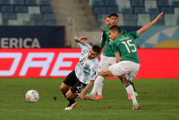 Argentina s Angel Correa in action against Bolivia s Boris Cespedes during the Copa America group A soccer match between Bolivia and Argentina at Arena Pantanal stadium in Cuiaba, Brazil, 28 June 2021. Bolivia vs. Argentina !ACHTUNG: NUR REDAKTIONELLE NUTZUNG!  Copyright: xRaulxMartinezx AME8940 20210629-e52133c3c69b5b068c55f20d95000fd9d7af5d15