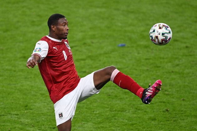 FUSSBALL Euro 2021 Achtelfinale Spiel 37 in London Italien - Oesterreich 26.06.2021 David Alaba (Oesterreich) am Ball