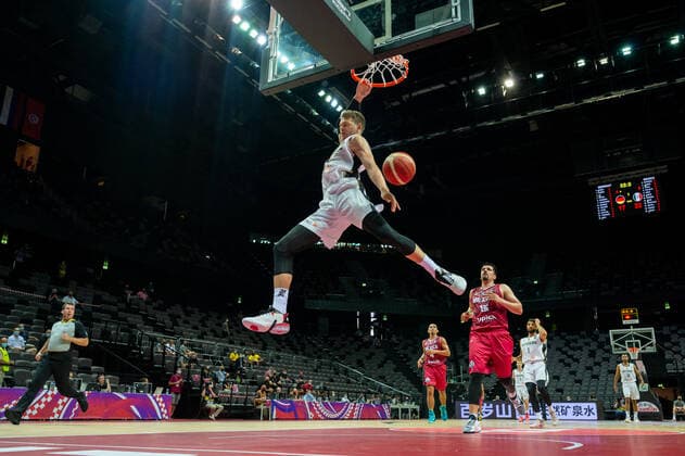 Basketball Split 29.06.2021 Olympia-Qualifikation FIBA Olympic Qualifying Tournament 2020 Gruppenphase, Gruppe A Deutschland (GER) - Mexiko (MEX) Moritz Wagner (Deutschland, No.13) dunkt Jorge Camacho (Mexiko, No.15)