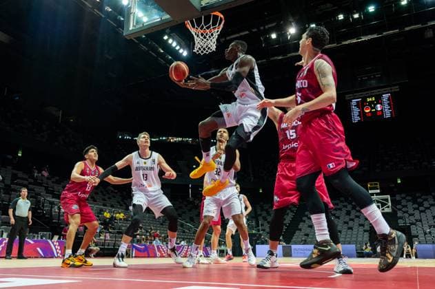 Basketball Split 29.06.2021 Olympia-Qualifikation FIBA Olympic Qualifying Tournament 2020 Gruppenphase, Gruppe A Deutschland (GER) - Mexiko (MEX) Isaac Bonga (Deutschland, No.00) Jorge Camacho (Mexiko, No.15) Marco Ramos (Mexiko, No.35)