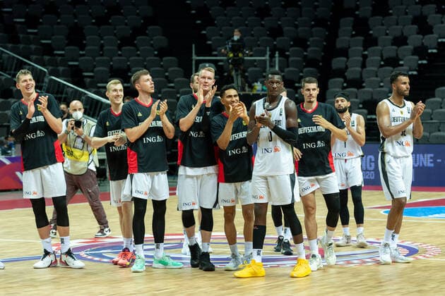Sport Bilder des Tages Basketball Split 29.06.2021 Olympia-Qualifikation FIBA Olympic Qualifying Tournament 2020 Gruppenphase, Gruppe A Deutschland (GER) - Mexiko (MEX) Team deutschland bejubelt den Sieg