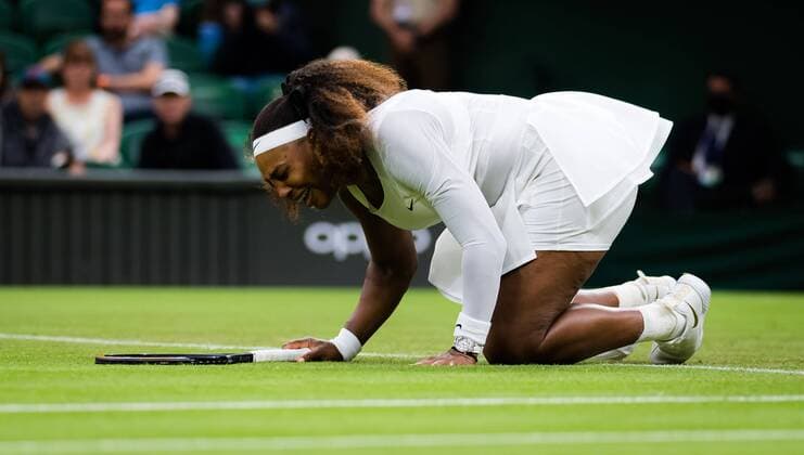 Sport Themen der Woche KW26 Sport Bilder des Tages Mandatory Credit: Photo by Rob Prange Shutterstock (12173634fp) Serena Williams of the United States is forced to retire with injury from the first round of the 2021 Wimbledon Championships Grand Slam tennis tournament Wimbledon Tennis Championships, Day 2, The All England Lawn Tennis and Croquet Club, London, UK - 29 Jun 2021 Wimbledon Tennis Championships, Day 2, The All England Lawn Tennis and Croquet Club, London, UK - 29 Jun 2021  Copyright: xRobxPrange Shutterstockx 12173634fp