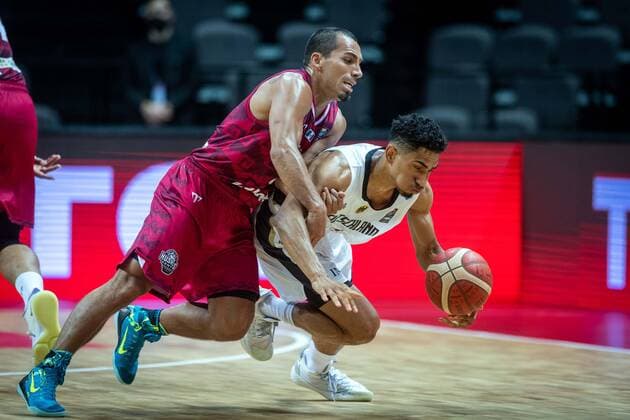 Basketball Split 29.06.2021 Olympia-Qualifikation FIBA Olympic Qualifying Tournament 2020 Gruppenphase, Gruppe A Deutschland (GER) - Mexiko (MEX) Maodo Lo (Deutschland, No.04) Paul Stoll (Mexiko, No.04) li.