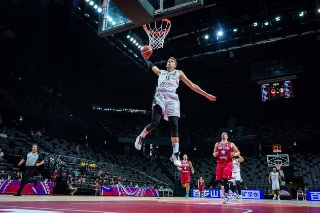Basketball Split 29.06.2021 Olympia-Qualifikation FIBA Olympic Qualifying Tournament 2020 Gruppenphase, Gruppe A Deutschland (GER) - Mexiko (MEX) Moritz Wagner (Deutschland, No.13) dunkt Jorge Camacho (Mexiko, No.15)