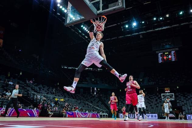 Bilder des Jahres 2021, Sport 06 Juni Sport Themen der Woche KW26 Sport Bilder des Tages Basketball Split 29.06.2021 Olympia-Qualifikation FIBA Olympic Qualifying Tournament 2020 Gruppenphase, Gruppe A Deutschland (GER) - Mexiko (MEX) Moritz Wagner (Deutschland, No.13) dunkt Jorge Camacho (Mexiko, No.15) *** Basketball Split 29 06 2021 Olympic Qualification FIBA Olympic Qualifying Tournament 2020 Group Stage, Group A Germany GER Mexico MEX Moritz Wagner Germany, No 13 dunkt Jorge Camacho Mexico, No 15