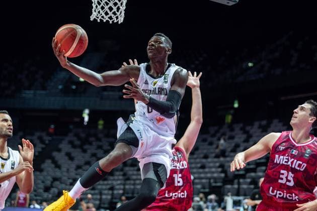Basketball Split 29.06.2021 Olympia-Qualifikation FIBA Olympic Qualifying Tournament 2020 Gruppenphase, Gruppe A Deutschland (GER) - Mexiko (MEX) Isaac Bonga (Deutschland, No.00) Jorge Camacho (Mexiko, No.15) Marco Ramos (Mexiko, No.35)