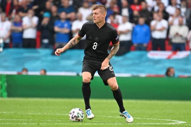 Toni KROOS (GER), Aktion,Einzelaktion,Einzelbild, Freisteller,Ganzkoerperaufnahme,ganze Figur Achtelfinale, Spiel M44, England (ENG) - Deutschland (GER) 2-0 am 29.06.2021 in London Wembley Stadion. Fussball EM 2020 vom 11.06.2021-11.07.2021.