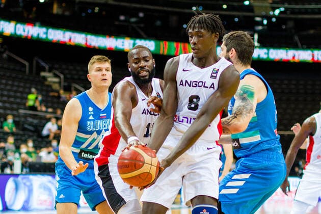KOWNO, ZALGIRIO ARENA 30.06.2021 KWALIFIKACJE OLIMPIJSKIE TOKYO 2020 FIBA OLYMPIC QUALIFYING TOURNAMENT 2020 ANGOLA - SLOWENIA ANGOLA - SLOVENIA NZ EDO MURIC (8), ABOU GAKOU (13), JILSON BANGO (8) Pawel Pietranik NEWSPIX.pl --- Newspix.pl  PIETRANIK300621_014