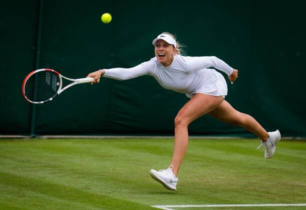 Mandatory Credit: Photo by Rob Prange Shutterstock (12189892dn) Anett Kontaveit of Estonia in action during the first round of the 2021 Wimbledon Championships Grand Slam tennis tournament Wimbledon Tennis Championships, Day 3, The All England Lawn Tennis and Croquet Club, London, UK - 30 Jun 2021 Wimbledon Tennis Championships, Day 3, The All England Lawn Tennis and Croquet Club, London, UK - 30 Jun 2021  Copyright: xRobxPrange Shutterstockx 12189892dn