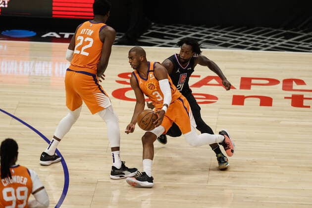LOS ANGELES, CA - JUNE 30: Phoenix Suns guard Chris Paul (3) gets a screen by Phoenix Suns center Deandre Ayton (22) during game 6 of the NBA, Basketball Herren, USA Western Conference Final between the Phoenix Suns and the Los Angeles Clippers on June 30, 2021, at Staples Center in Los Angeles, CA. (Photo by Jevone Moore Icon Sportswire) NBA: JUN 30 Western Conference Final - Suns at Clippers Icon210630003