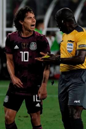 Leyva Diego Lainez (L) of Mexico talks to referee Kevin Morrison during the Mexican national team, Nationalteam 2021 US Tour match between Mexico and Panama held at Nissan Stadium in Nashville, Tennessee, USA, 30 June 2021. Mexico vs Panama !ACHTUNG: NUR REDAKTIONELLE NUTZUNG!  Copyright: xRickxMusacchiox AME9475 20210701-acfbdf5132cca83cbe2a166daab435f7ba7f1c07
