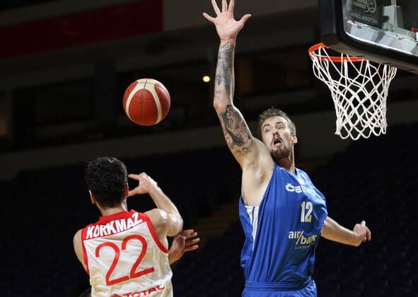June 30, 2021, Victoria, BC, Canada: Turkey s Furkan Korkmaz passes as Czech Republic s Ondrej Balvin defends during the first half of FIBA Men s Olympic Qualifying basketball action at Memorial Arena in Victoria, B.C., on Wednesday, June 30, 2021. Furkan Korkmaz,Ondre Balvin  - ZUMAc35_ 20210630_zaf_c35_080 Copyright: xChadxHipolitox