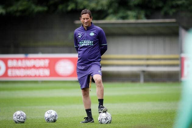 EINDHOVEN - PSV coach Roger Schmidt during a PSV training session at PSV Campus De Herdgang on July 01, 2021 in Eindhoven, Netherlands. ANP PIETER STAM DE YOUNG Dutch Eredivisie 2021 2022 xVIxANPxSportx xxANPxIVx *** EINDHOVEN PSV coach Roger Schmidt during a PSV training session at PSV Campus De Herdgang on July 01, 2021 in Eindhoven, Netherlands ANP PIETER STAM DE YOUNG Dutch Eredivisie 2021 2022 xVIxANPxSportx xxANPxIVx 433256019