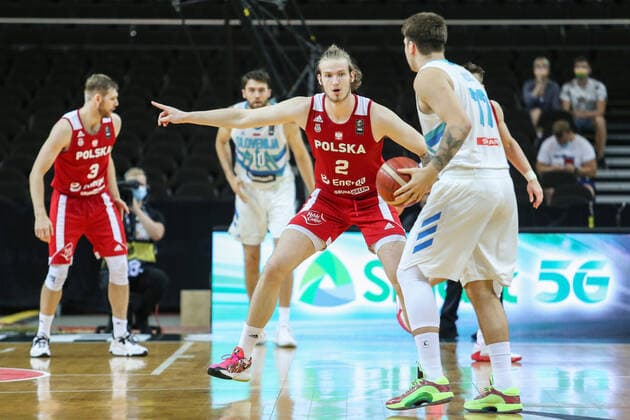 Sport Bilder des Tages Kowno, 01.07.2021 KOSZYKOWKA KADRA REPREZENTACJA POLSKI MECZ Slowenia - Polska POLISH national team, Nationalteam BASKETBALL POLAND GAME Slowenia - Polska NZ Aleksander Balcerowski , Luka Doncic , FOT. WOJCIECH FIGURSKI 058sport.pl NEWSPIX.PL --- Newspix.pl FIBA OLYMPIC TOKYO QUALIFYING TOURNAMENT 2020 SLOVENIA vs POLAND  20210701_032_A16R1344