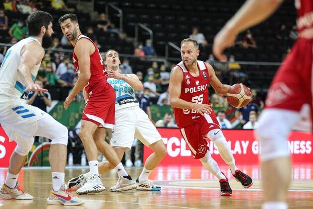 Kowno, 01.07.2021 KOSZYKOWKA KADRA REPREZENTACJA POLSKI MECZ Slowenia - Polska POLISH national team, Nationalteam BASKETBALL POLAND GAME Slowenia - Polska NZ Adam Hrycaniuk , Klemen Prepelic , zaslona screen , Lukasz Koszarek , FOT. WOJCIECH FIGURSKI 058sport.pl FIBA OLYMPIC QUALIFYING TOURNAMENT 2020 KWALIFIKACJE OLIMPIJSKIE SLOVENIA - POLAND 