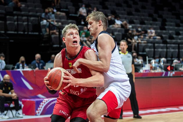 Basketball Split 01.07.2021 Olympia-Qualifikation FIBA Olympic Qualifying Tournament 2020 Gruppenphase, Gruppe A Russland (RUS) - Deutschland (GER) Moritz Wagner (Deutschland, No.13) Timofey Mozgov (Russland, No.15)