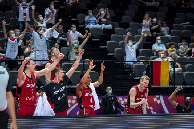 Basketball Split 01.07.2021 Olympia-Qualifikation FIBA Olympic Qualifying Tournament 2020 Gruppenphase, Gruppe A Russland (RUS) - Deutschland (GER) Jubel deutschland Johannes Voigtmann (Deutschland, No.07) Jan Niklas Wimberg (Deutschland, No.06) Lukas Wank (Deutschland, No.19) Maodo Lo (Deutschland, No.04) Nils Giffey (Deutschland, No.05)