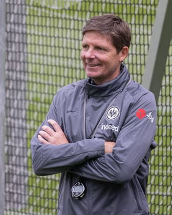 Trainingsauftakt Eintracht Frankfurt Trainer Oliver Glasner (Eintracht Frankfurt). Trainingsauftakt von Eintracht Frankfurt am 1. Juli 2021 im Deutsche Bank Park in Frankfurt am Main. - Nach Vorgaben der DFL, Deutsche Fußball Liga, ist es untersagt, in dem Stadion und oder vom Spiel angefertigte Fotoaufnahmen in Form von Sequenzbildern und oder videoähnlichen Fotostrecken zu verwerten bzw. verwerten zu lassen. DFL regulations prohibit any use of photographs as image sequences and or quasi-video., Frankfurt am Main Hessen Deutschland Deutsche Bank Park