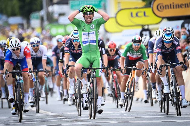 Sport Bilder des Tages British Mark Cavendish of Deceuninck - Quick-Step wearing the green jersey celebrates as he crosses the finish line to win the sixth stage of the 108th edition of the Tour de France cycling race, 160,6km from Tours to Chateauroux, France, Thursday 01 July 2021. This year s Tour de France takes place from 26 June to 18 July 2021. PETExGODING  x3025014x