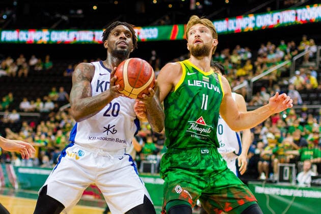 KOWNO, ZALGIRIO ARENA 01.07.2021 KWALIFIKACJE OLIMPIJSKIE TOKYO 2020 FIBA OLYMPIC QUALIFYING TOURNAMENT 2020 KOREA - LITWA KOREA - LITHUANIA NZ GUNA RA (20), DOMANTAS SABONIS (11) Pawel Pietranik NEWSPIX.pl --- Newspix.pl  PIETRANIK010721_121