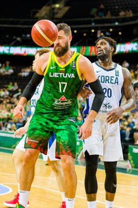 KOWNO, ZALGIRIO ARENA 01.07.2021 KWALIFIKACJE OLIMPIJSKIE TOKYO 2020 FIBA OLYMPIC QUALIFYING TOURNAMENT 2020 KOREA - LITWA KOREA - LITHUANIA NZ JONAS VALANCIUNAS (17), GUNA RA (20) Pawel Pietranik NEWSPIX.pl --- Newspix.pl  PIETRANIK010721_136