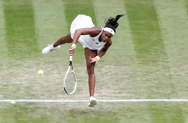 Sport Themen der Woche KW26 Sport Bilder des Tages (210702) -- LONDON, July 2, 2021 -- Coco Gauff of the United States competes during the women s singles second round match between Coco Gauff of the United States and Elena Vesnina of Russia at Wimbledon Championship in London, Britain, on July 1, 2021. ) (SP)BRITAIN-LONDON-TENNIS-WIMBLEDON-DAY 4 HanxYan 