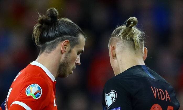 Mandatory Credit: Photo by Kieran McManus BPI Shutterstock (10441479bm) The top knot hairstyles of Gareth Bale of Wales and Domagoj Vida of Croatia Wales v Croatia, UEFA EURO, EM, Europameisterschaft,Fussball 2020 Qualifying Group E, Football, Cardiff City Stadium, Wales, UK - 13 Oct 2019 Editorial Use Only Wales v Croatia, UEFA Euro 2020 Qualifying Group E, Football, Cardiff City Stadium, Wales, UK - 13 Oct 2019 Editorial Use Only  Copyright: xKieranxMcManus BPI Shutterstockx 10441479bm