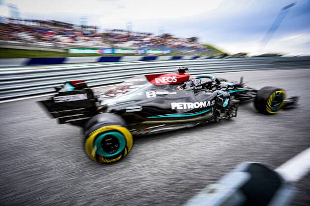 Sport Bilder des Tages FORMULA 1 - GP of Austria 2021 SPIELBERG,AUSTRIA,02.JUL.21 - MOTORSPORTS, FORMULA 1 - Grand Prix of Austria, Red Bull Ring, free practice. Image shows Lewis Hamilton (GBR Mercedes).  GEPAxpictures xManfredxBinder