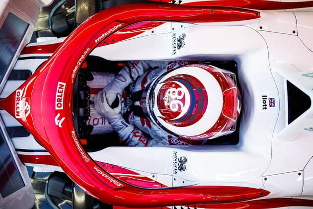 Sport Bilder des Tages ILOTT Callum (gbr), Alfa Romeo Racing ORLEN, portrait garage, box, during the Formula 1 Grosser Preis Von Osterreich 2021, 2021 Austrian Grand Prix, 9th round of the 2021 FIA Formula One World Championship, WM, Weltmeisterschaft from July 2 to 4, 2021 on the Red Bull Ring, in Spielberg, Austria FORMULE 1 : Grand prix d Autriche - Essais - Spielberg - 02 07 2021 DPPI Panoramic 20210702_GOODEN__GDN0578