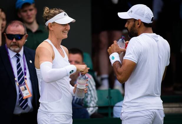 Mandatory Credit: Photo by Rob Prange Shutterstock (12193043au) Divij Sharan of India & Samantha Murray Sharan of Great Britain playing mixed doubles at the 2021 Wimbledon Championships Grand Slam tennis tournament Wimbledon Tennis Championships, Day 5, The All England Lawn Tennis and Croquet Club, London, UK - 02 Jul 2021 Wimbledon Tennis Championships, Day 5, The All England Lawn Tennis and Croquet Club, London, UK - 02 Jul 2021  Copyright: xRobxPrange Shutterstockx 12193043au