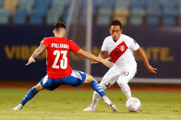 Peru x Paraguay GOIÂNIA, GO - 02.07.2021: PERU X PARAGUAY - Match between , Peru x Pasraguai valid quarterfinal match Copa América Brasil 2021 , held at Estádio Olímpico Pedro Ludovico , on Friday (02). In the photo, Player Cueva Peru lx Mathias Paraguay. (Photo: Francisco Stuckert Fotoarena) x2087694x  FranciscoxStuckert