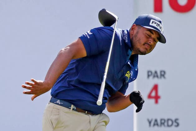 Bilder des Jahres 2021, Sport 07. Juli Sport Themen der Woche KW26 Sport Bilder des Tages DETROIT, MI - JULY 02: PGA, Golf Herren golfer Sebastian Munoz has his driver slip out of his hands as the tees off on the 18th hole on July 2, 2021 during the Rocket Mortgage Classic at the Detroit Golf Club in Detroit, Michigan. (Photo by Brian Spurlock Icon Sportswire) GOLF: JUL 02 PGA - Rocket Mortgage Classic Icon21070278