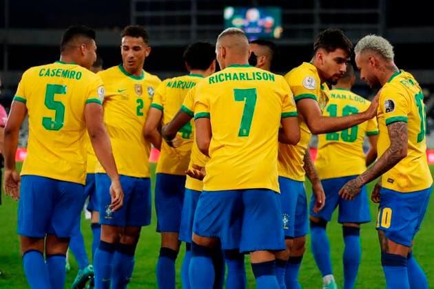 Brazil s Lucas Paqueta (2-R) celebrates with his teammates after scoring against Chile, during a match for the quarterfinals of the Copa America at the Nilton Santos Olympic Stadium in Rio de Janeiro, Brazil, 02 July 2021. Brazil - Chile !ACHTUNG: NUR REDAKTIONELLE NUTZUNG!  Copyright: xANTONIOxLACERDAx AMDEP6012 20210703-74be658fb4fa1cd5389423e1fee312a104c72c98