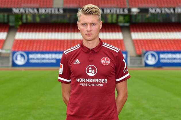 01.07.2021 - 1. FC Nuernberg FCN Club - Saison 2021 2022 - Fototermin Porträttermin - - Einzelbild Einzelfoto Portrait Porträt Kopfbild - Pius Krätschmer (13, 1. FC Nürnberg FCN )