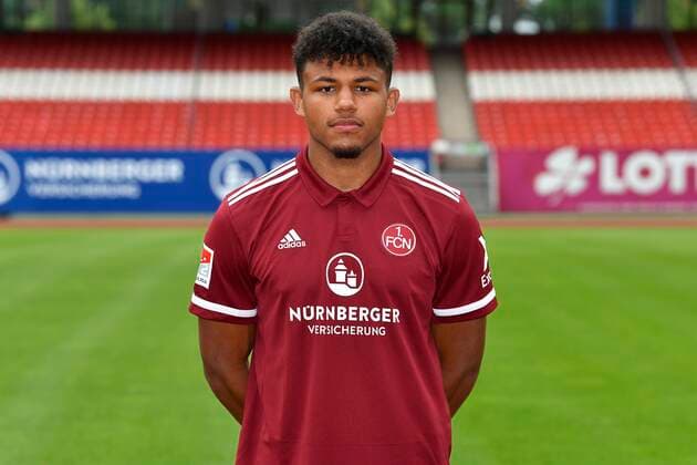01.07.2021 - 1. FC Nuernberg FCN Club - Saison 2021 2022 - Fototermin Porträttermin - - Einzelbild Einzelfoto Portrait Porträt Kopfbild - Paul-Philipp Besong (27, 1. FC Nürnberg FCN )