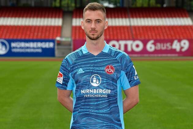 01.07.2021 - 1. FC Nuernberg FCN Club - Saison 2021 2022 - Fototermin Porträttermin - - Einzelbild Einzelfoto Portrait Porträt Kopfbild - Carl Klaus (31, 1. FC Nürnberg FCN )