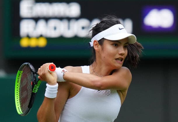 Mandatory Credit: Photo by Dave Shopland Shutterstock (12194409cz) Emma Raducanu during her third round match Wimbledon Tennis Championships, Day 6, The All England Lawn Tennis and Croquet Club, London, UK - 03 Jul 2021 Wimbledon Tennis Championships, Day 6, The All England Lawn Tennis and Croquet Club, London, UK - 03 Jul 2021  Copyright: xDavexShopland Shutterstockx 12194409cz