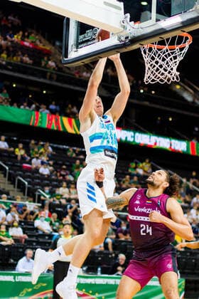 KOWNO, ZALGIRIO ARENA 03.07.2021 KWALIFIKACJE OLIMPIJSKIE TOKYO 2020 FIBA OLYMPIC QUALIFYING TOURNAMENT 2020 POLFINAL SEMIFINAL SLOWENIA - WENEZUELA SLOVENIA - VENEZUELA NZ VLATKO CANCAR (31), MICHAEL CARRERA (24) Pawel Pietranik NEWSPIX.pl --- Newspix.pl  PIETRANIK030721_010