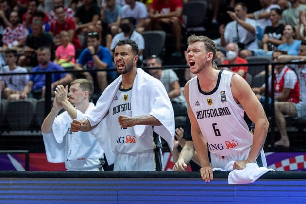 Basketball Split 03.07.2021 Olympia-Qualifikation FIBA Olympic Qualifying Tournament 2020 Halbfinale Deutschland (GER) - Kroatien (CRO) Jubel Johannes Thiemann (Deutschland, No.32) Jan Niklas Wimberg (Deutschland, No.06)