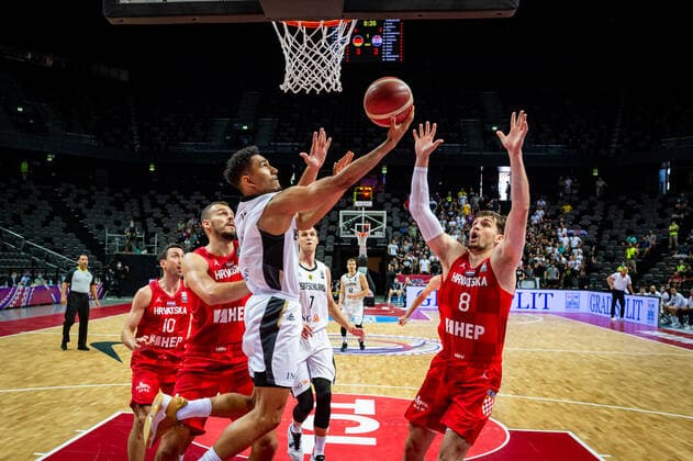 Basketball Split 03.07.2021 Olympia-Qualifikation FIBA Olympic Qualifying Tournament 2020 Halbfinale Deutschland (GER) - Kroatien (CRO) Maodo Lo (Deutschland, No.04) Mario Hezonja (Kroatien, No.08)