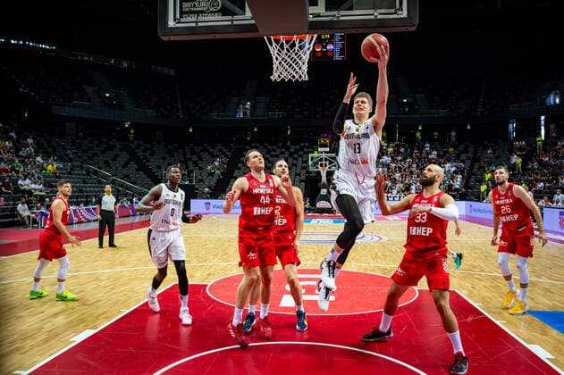 Basketball Split 03.07.2021 Olympia-Qualifikation FIBA Olympic Qualifying Tournament 2020 Halbfinale Deutschland (GER) - Kroatien (CRO) Moritz Wagner (Deutschland, No.13) Zeljko Sakic (Kroatien, No.33) Bojan Bogdanovic (Kroatien, No.44)