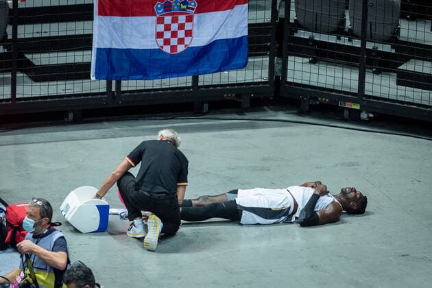 Basketball Split 03.07.2021 Olympia-Qualifikation FIBA Olympic Qualifying Tournament 2020 Halbfinale Deutschland (GER) - Kroatien (CRO) Isaac Bonga (Deutschland, No.00) verlatzt