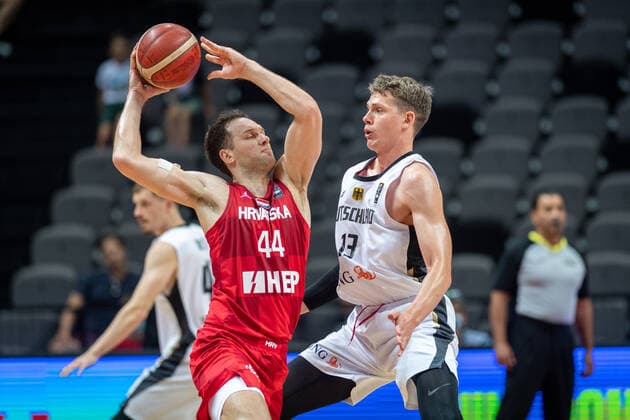 Basketball Split 03.07.2021 Olympia-Qualifikation FIBA Olympic Qualifying Tournament 2020 Halbfinale Deutschland (GER) - Kroatien (CRO) Bojan Bogdanovic (Kroatien, No.44) Moritz Wagner (Deutschland, No.13)