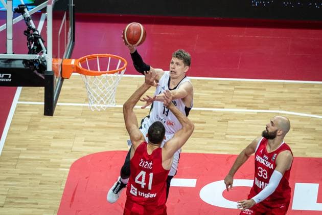 Basketball Split 03.07.2021 Olympia-Qualifikation FIBA Olympic Qualifying Tournament 2020 Halbfinale Deutschland (GER) - Kroatien (CRO) Moritz Wagner (Deutschland, No.13) Ante Zizic (Kroatien, No.41)
